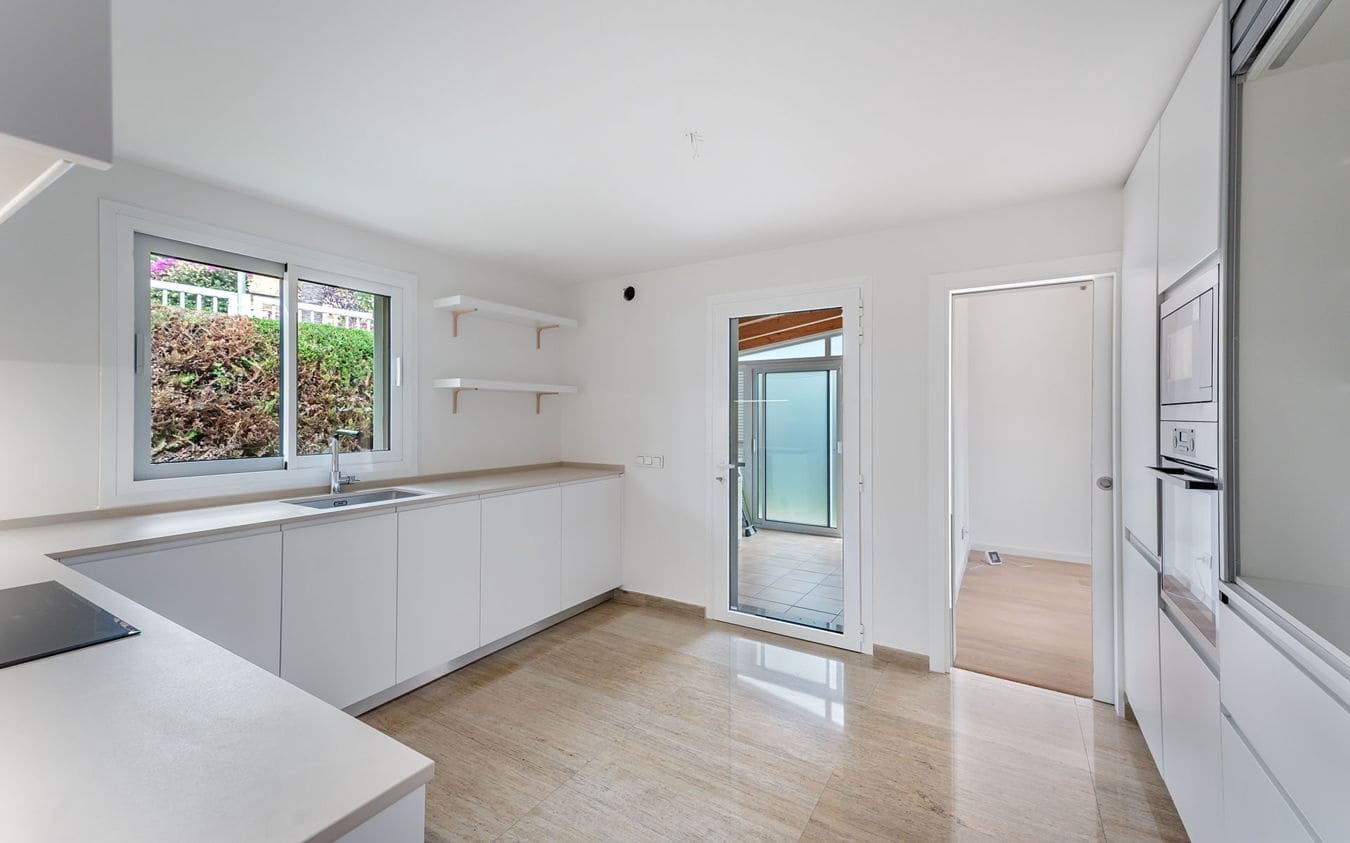 4 soverom Kjedet enebolig til salgs i Palma de Mallorca med svømmebasseng garasje - € 1 290 000 (Ref: 9525577)