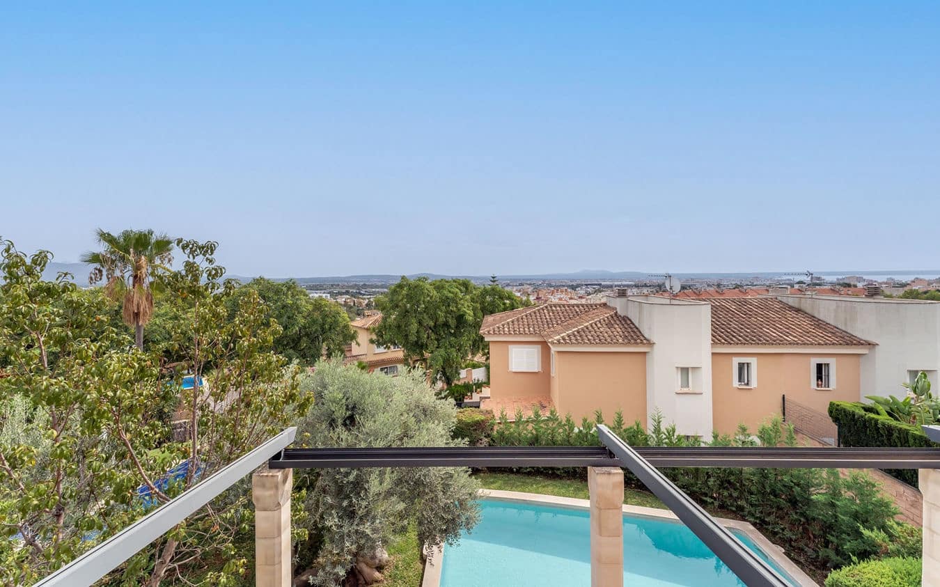 4 soverom Kjedet enebolig til salgs i Palma de Mallorca med svømmebasseng garasje - € 1 290 000 (Ref: 9525577)