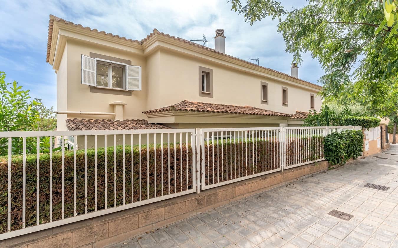 4 soverom Kjedet enebolig til salgs i Palma de Mallorca med svømmebasseng garasje - € 1 290 000 (Ref: 9525577)