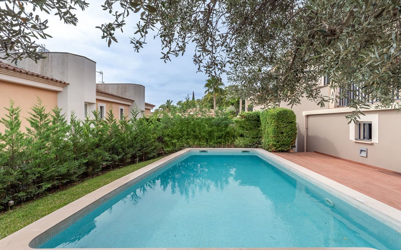 4 soverom Kjedet enebolig til salgs i Palma de Mallorca med svømmebasseng garasje - € 1 290 000 (Ref: 9525577)
