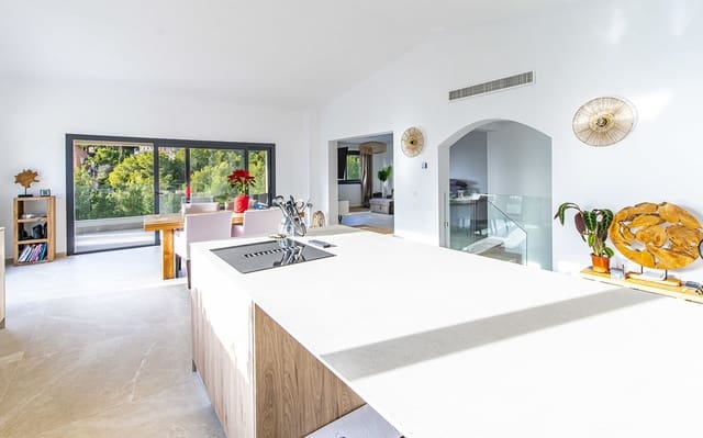 4 soveværelse Villa til salg i Costa de la Calma, Calvià med swimmingpool garage - € 2.600.000 (Ref: 9527945)