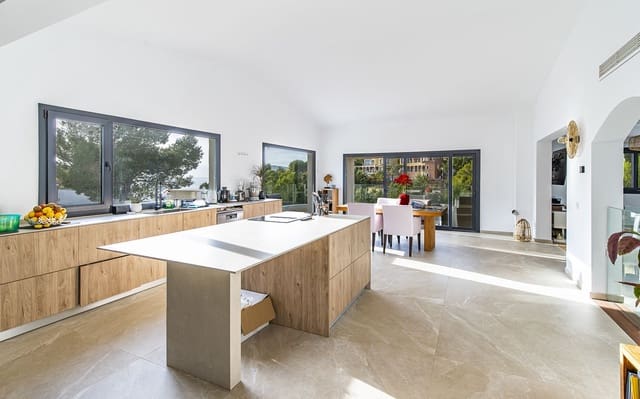 4 soveværelse Villa til salg i Costa de la Calma, Calvià med swimmingpool garage - € 2.600.000 (Ref: 9527945)