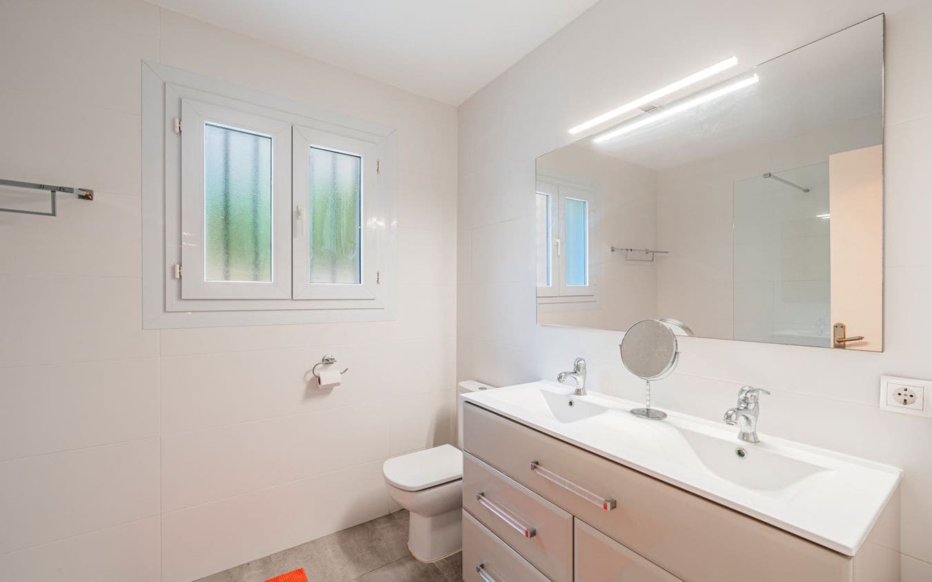 5 sypialnia Willa na sprzedaż w Santa Ponsa z basenem garażem - 1 950 000 € (Ref: 9528125)