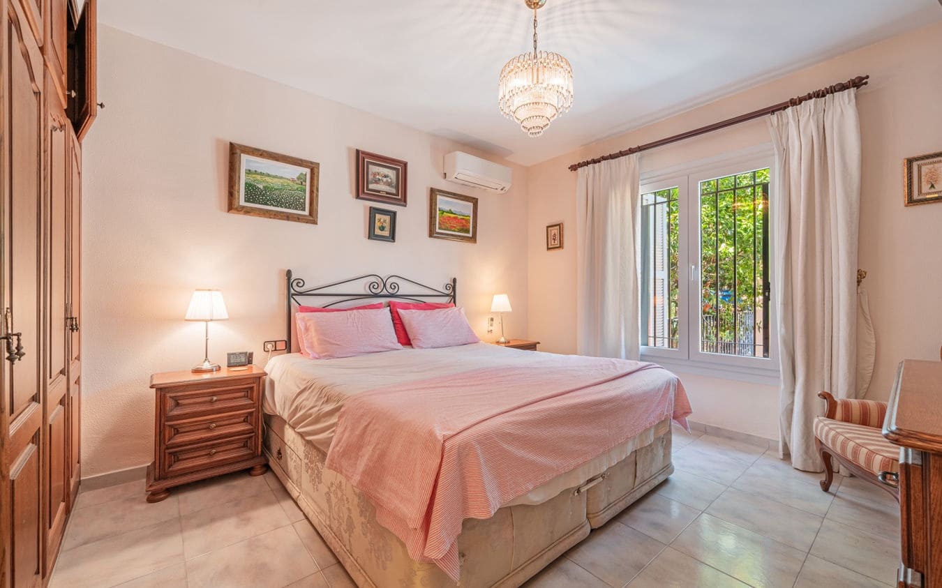 5 sypialnia Willa na sprzedaż w Santa Ponsa z basenem garażem - 1 950 000 € (Ref: 9528125)