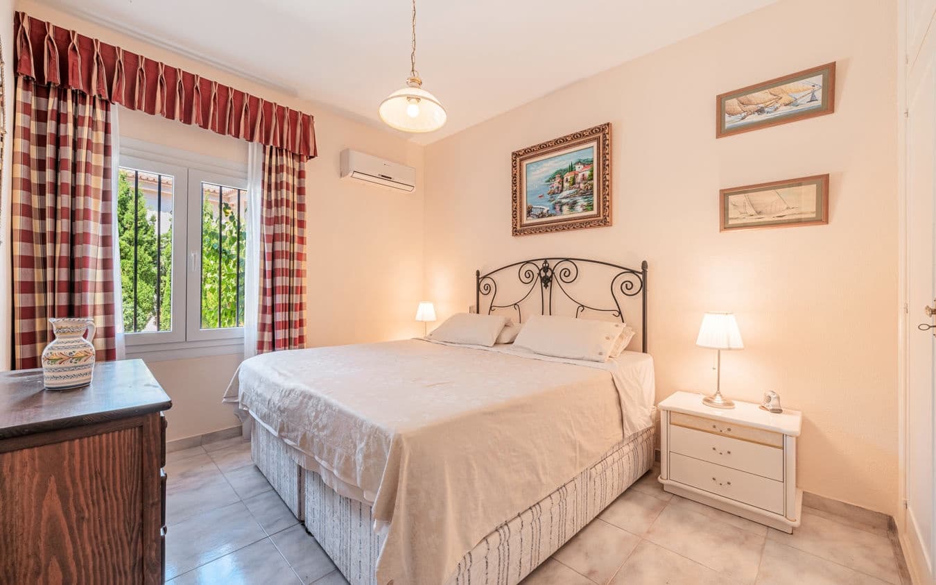 5 sypialnia Willa na sprzedaż w Santa Ponsa z basenem garażem - 1 950 000 € (Ref: 9528125)