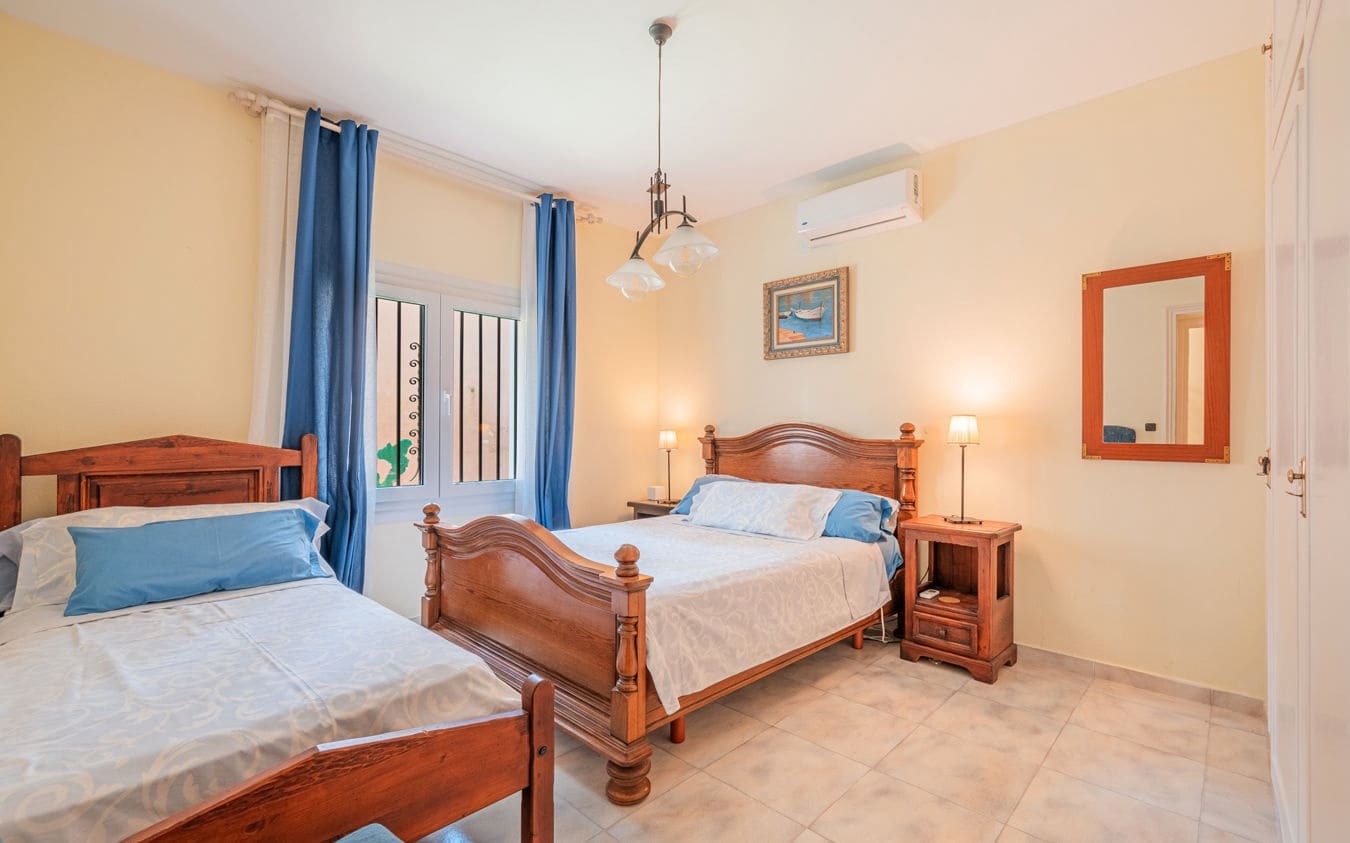 5 sypialnia Willa na sprzedaż w Santa Ponsa z basenem garażem - 1 950 000 € (Ref: 9528125)