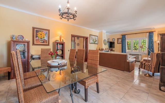 5 sypialnia Willa na sprzedaż w Santa Ponsa, Calvià z basenem garażem - 1 950 000 € (Ref: 9528125)