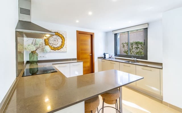 4 bedroom Apartment for sale in Es Camp De Mar / El Camp De Mar, Andratx with pool garage - € 2,200,000 (Ref: 9528131)