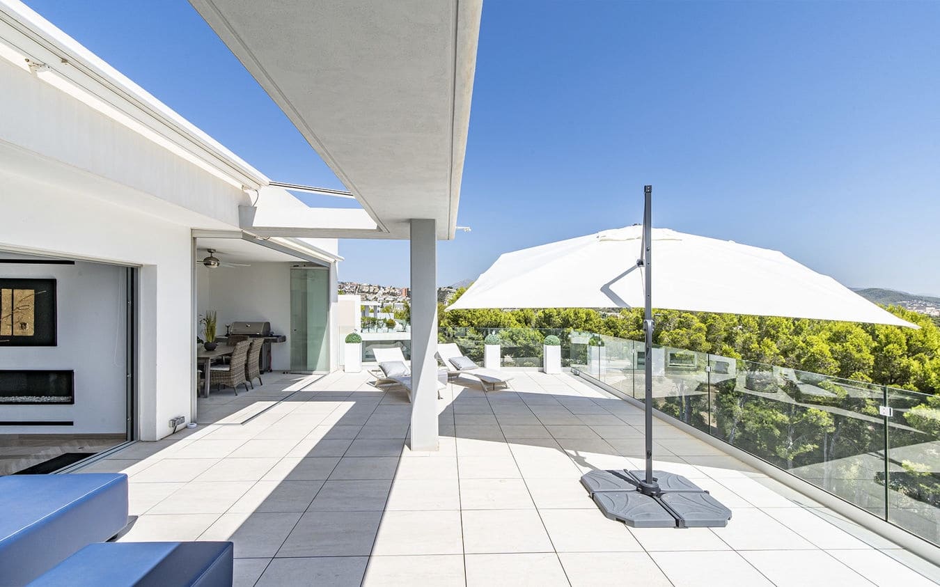 2 sypialnia Penthouse na sprzedaż w Santa Ponsa z basenem garażem - 1 890 000 € (Ref: 9528134)