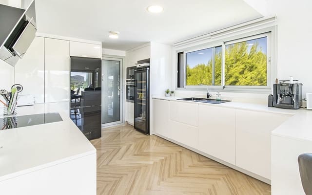 2 sypialnia Penthouse na sprzedaż w Santa Ponsa, Calvià z basenem garażem - 1 890 000 € (Ref: 9528134)