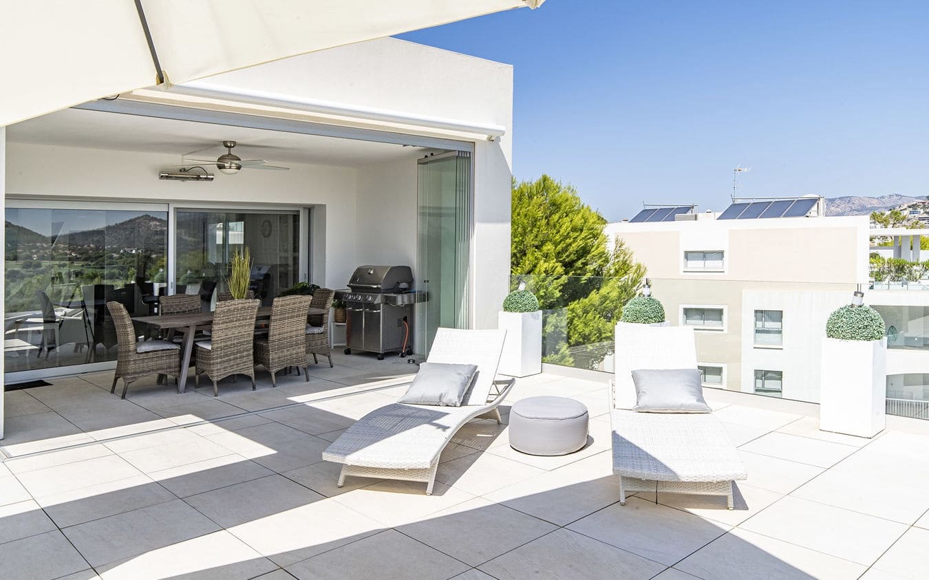 2 sypialnia Penthouse na sprzedaż w Santa Ponsa z basenem garażem - 1 890 000 € (Ref: 9528134)