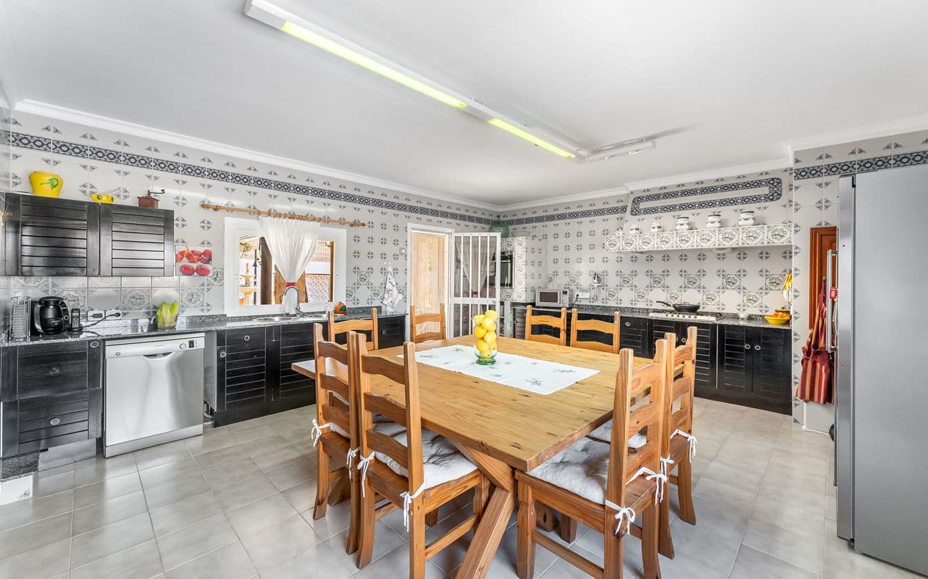 6 bedroom Villa for sale in L'Arenal / S'Arenal with pool garage - € 1,200,000 (Ref: 9528774)