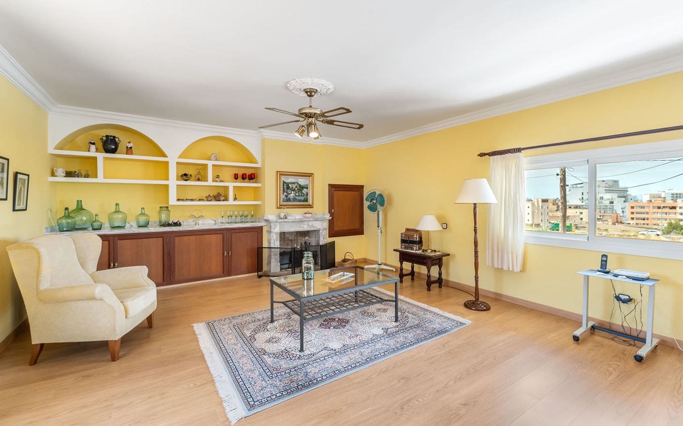 6 bedroom Villa for sale in L'Arenal / S'Arenal with pool garage - € 1,200,000 (Ref: 9528774)