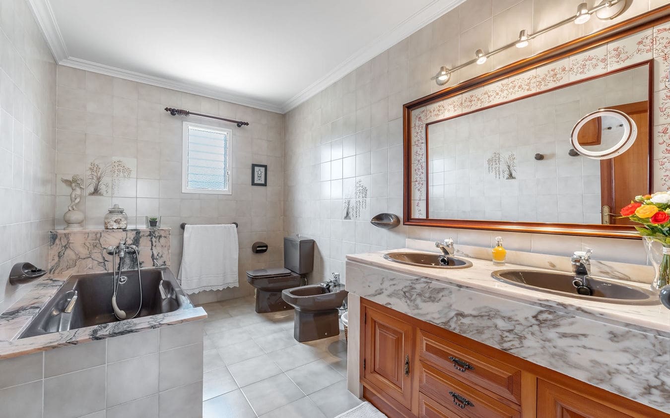 6 bedroom Villa for sale in L'Arenal / S'Arenal with pool garage - € 1,200,000 (Ref: 9528774)