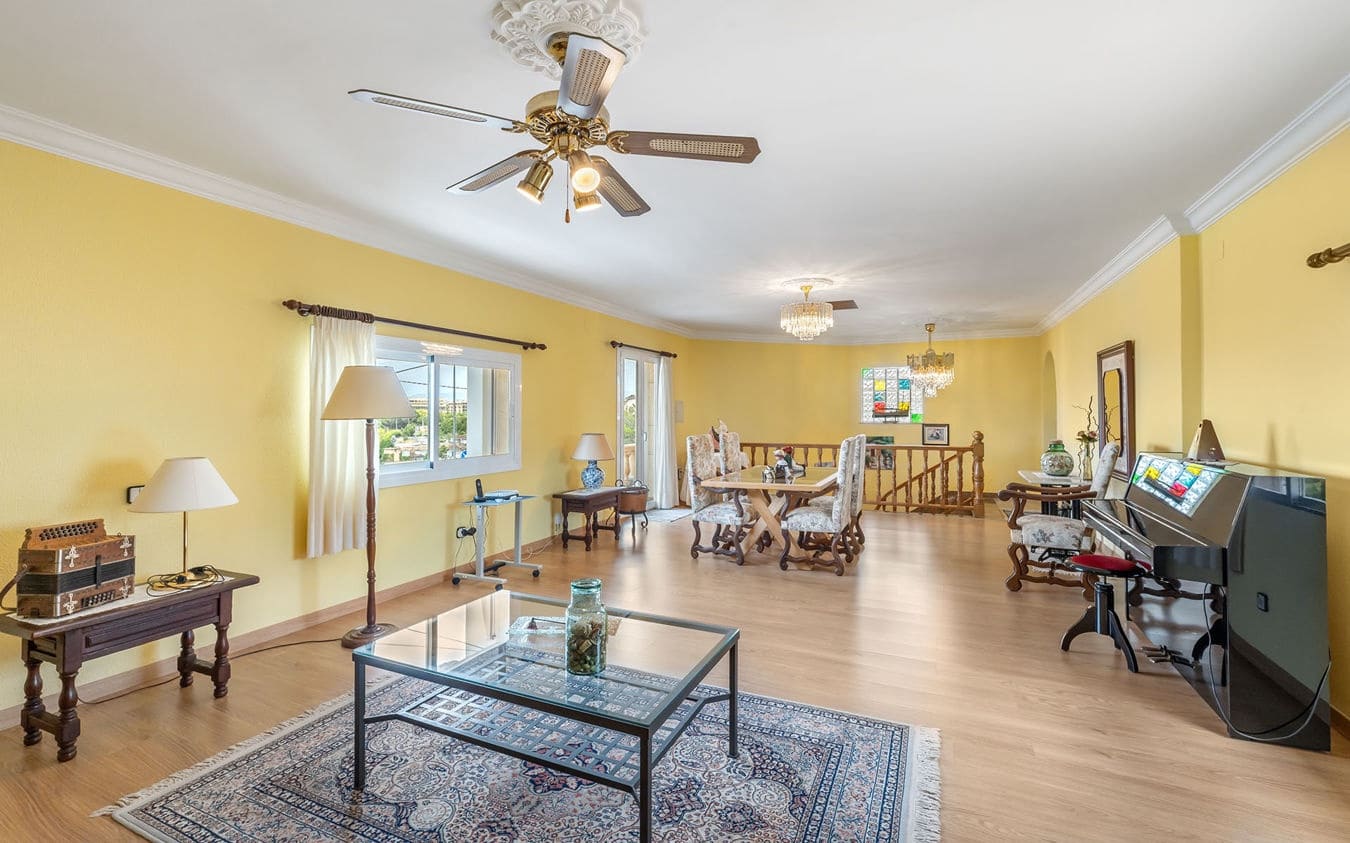 6 bedroom Villa for sale in L'Arenal / S'Arenal with pool garage - € 1,200,000 (Ref: 9528774)