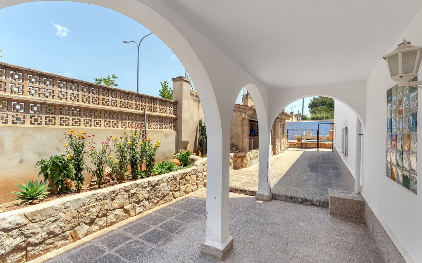 6 bedroom Villa for sale in L'Arenal / S'Arenal with pool garage - € 1,200,000 (Ref: 9528774)