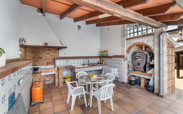 6 bedroom Villa for sale in L'Arenal / S'Arenal, Llucmajor with pool garage - € 1,200,000 (Ref: 9528774)