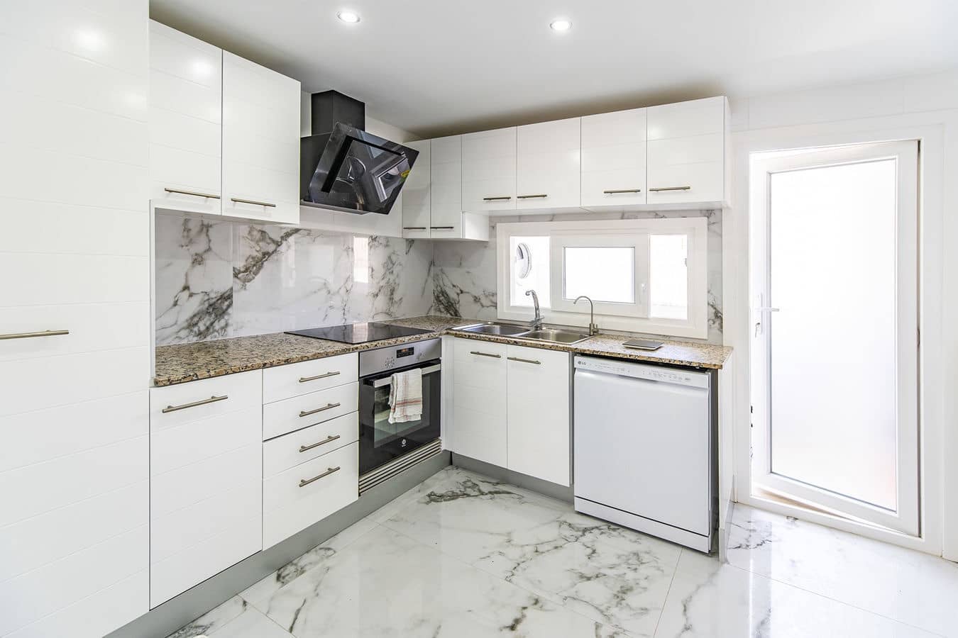 3 soveværelse Lejlighed til salg i Cala Millor med garage - € 378.000 (Ref: 9528776)