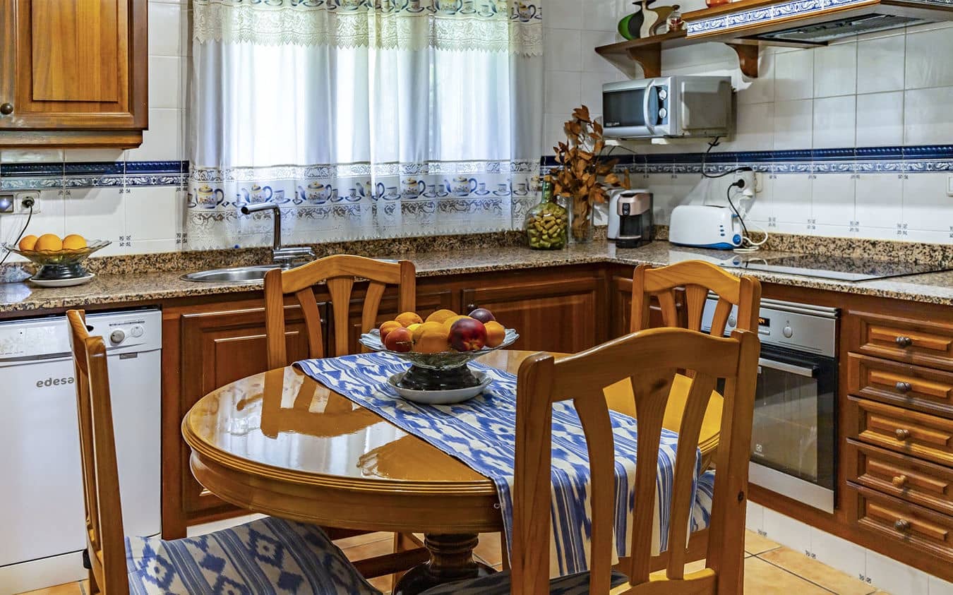 4 makuuhuone Maalaistalo myytävänä paikassa Alaro mukana uima-altaan 
autotalli - 1 250 000 € (Ref: 9528883)