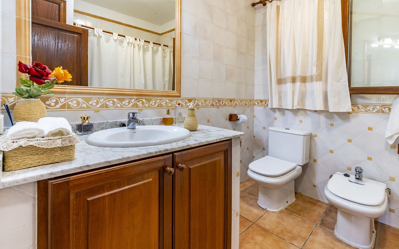 4 makuuhuone Maalaistalo myytävänä paikassa Alaro mukana uima-altaan 
autotalli - 1 250 000 € (Ref: 9528883)