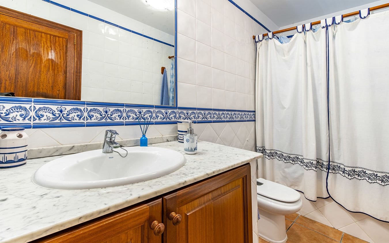 4 makuuhuone Maalaistalo myytävänä paikassa Alaro mukana uima-altaan 
autotalli - 1 250 000 € (Ref: 9528883)