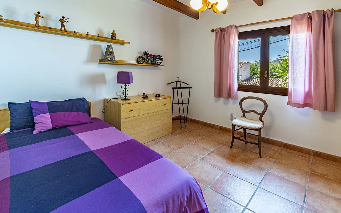 4 makuuhuone Maalaistalo myytävänä paikassa Alaro mukana uima-altaan 
autotalli - 1 250 000 € (Ref: 9528883)