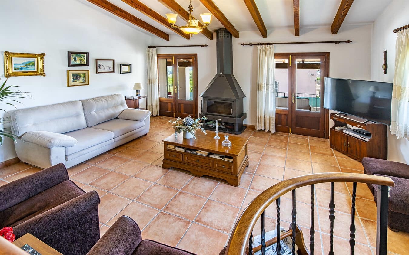 4 makuuhuone Maalaistalo myytävänä paikassa Alaro mukana uima-altaan 
autotalli - 1 250 000 € (Ref: 9528883)