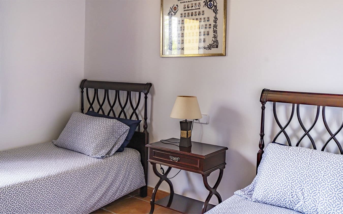 4 makuuhuone Maalaistalo myytävänä paikassa Alaro mukana uima-altaan 
autotalli - 1 250 000 € (Ref: 9528883)