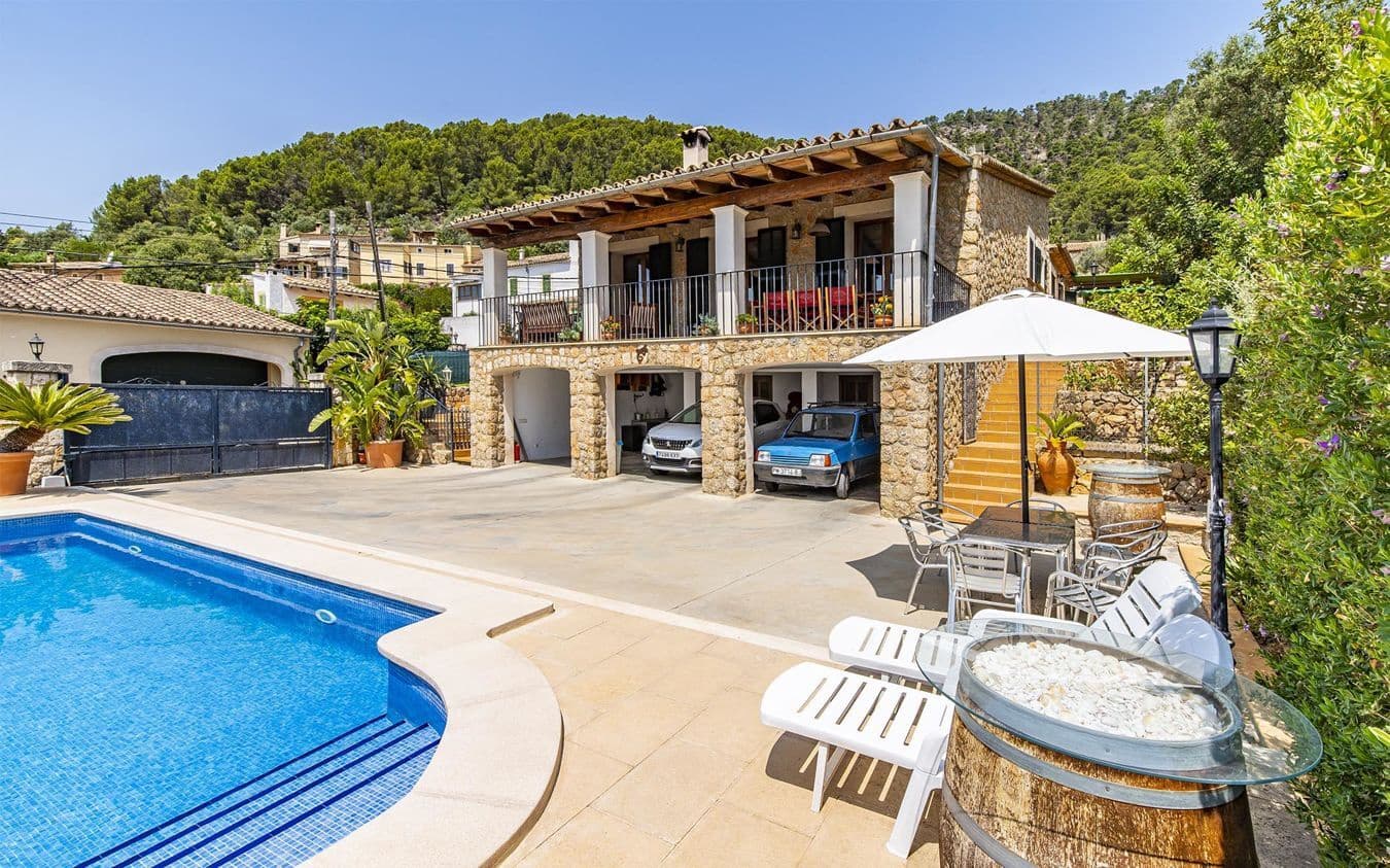 4 makuuhuone Maalaistalo myytävänä paikassa Alaro mukana uima-altaan 
autotalli - 1 250 000 € (Ref: 9528883)