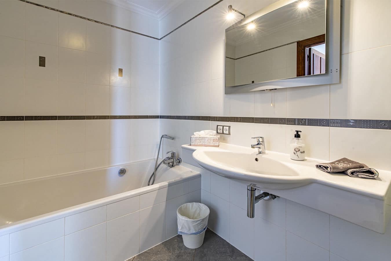 10 slaapkamer Finca/Landhuis te koop in Llucmajor met zwembad garage - € 3.400.000 (Ref: 9534939)