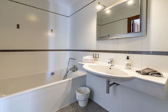 10 slaapkamer Finca/Landhuis te koop in Llucmajor met zwembad garage - € 3.400.000 (Ref: 9534939)