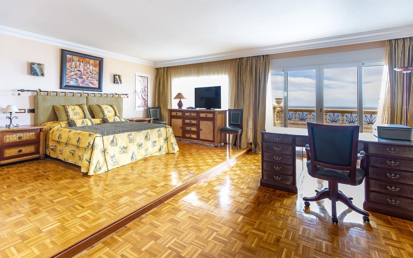 4 sypialnia Willa na sprzedaż w Badia Gran z basenem garażem - 3 850 000 € (Ref: 9537355)