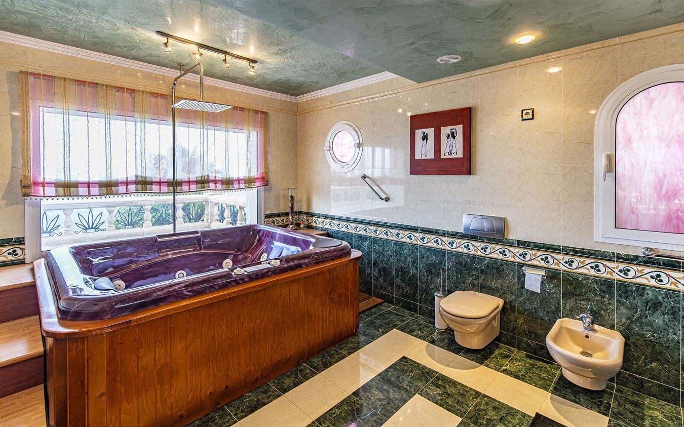 4 sypialnia Willa na sprzedaż w Badia Gran z basenem garażem - 3 850 000 € (Ref: 9537355)