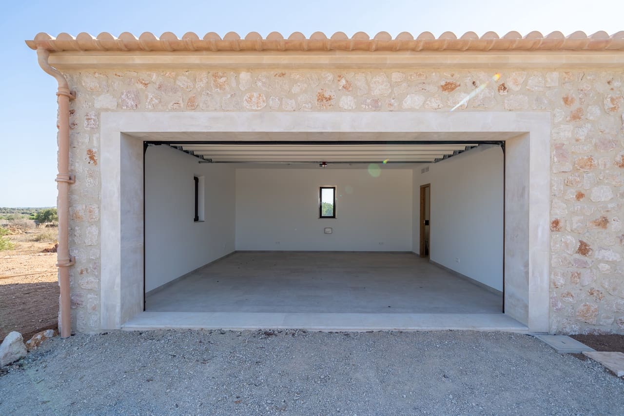 4 soveværelse Finca/Landehus til salg i Cala Llombards med swimmingpool garage - € 5.400.000 (Ref: 9537356)