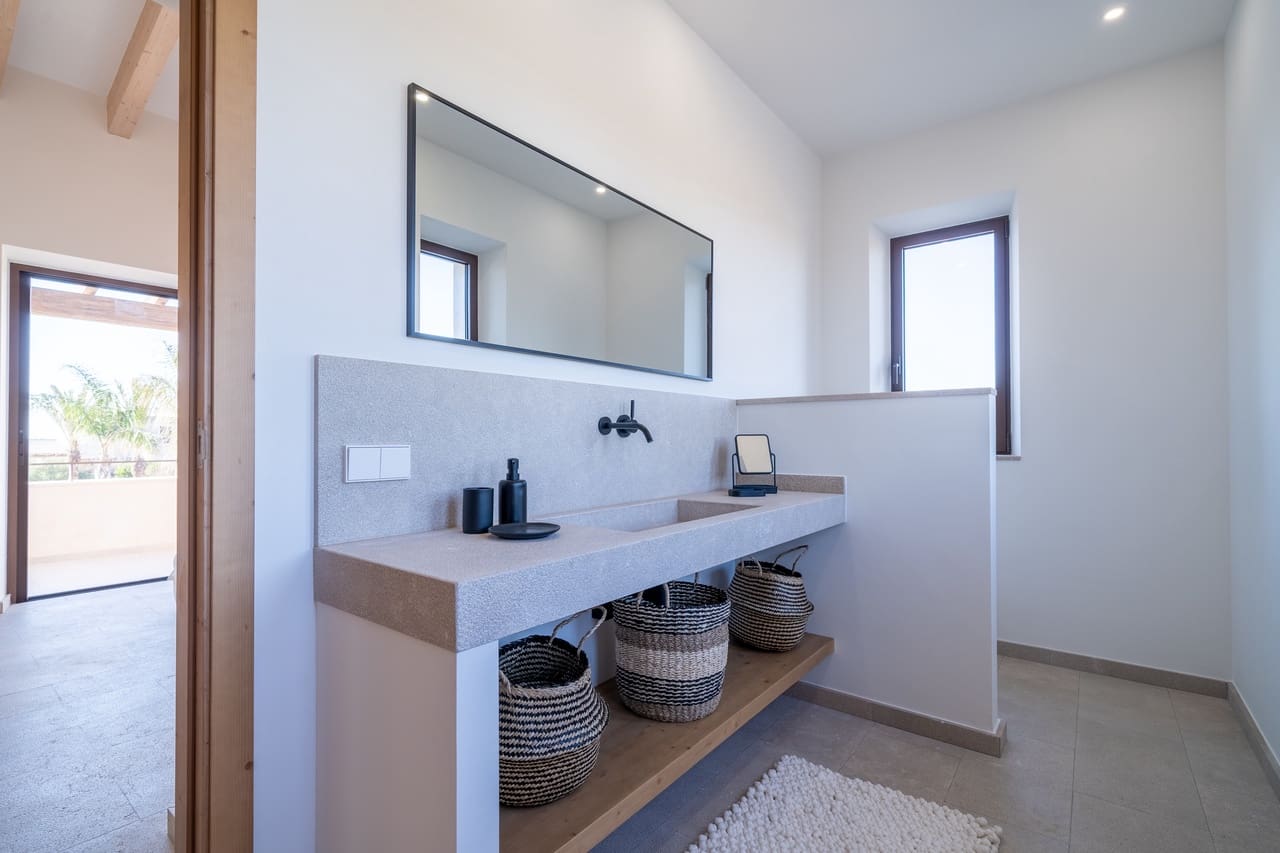 4 soveværelse Finca/Landehus til salg i Cala Llombards med swimmingpool garage - € 5.400.000 (Ref: 9537356)