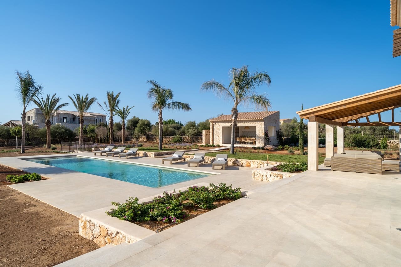 4 soveværelse Finca/Landehus til salg i Cala Llombards med swimmingpool garage - € 5.400.000 (Ref: 9537356)