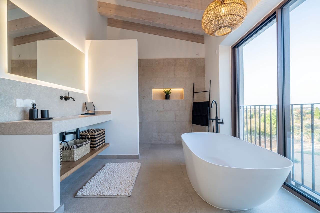 4 soveværelse Finca/Landehus til salg i Cala Llombards med swimmingpool garage - € 5.400.000 (Ref: 9537356)