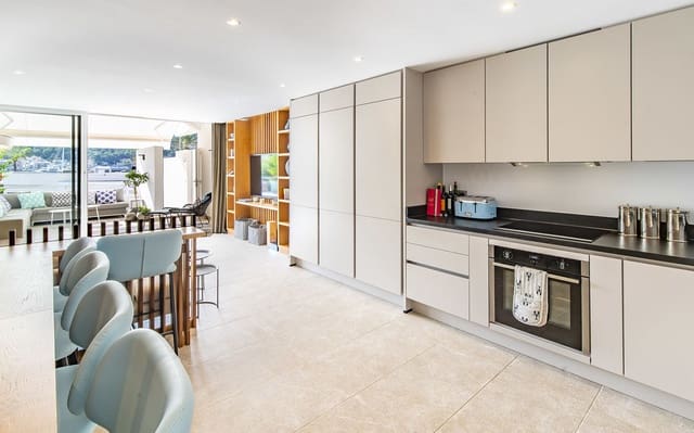 4 slaapkamer Appartement te koop in Puerto de Andratx, Andratx met zwembad - € 1.395.000 (Ref: 9538898)