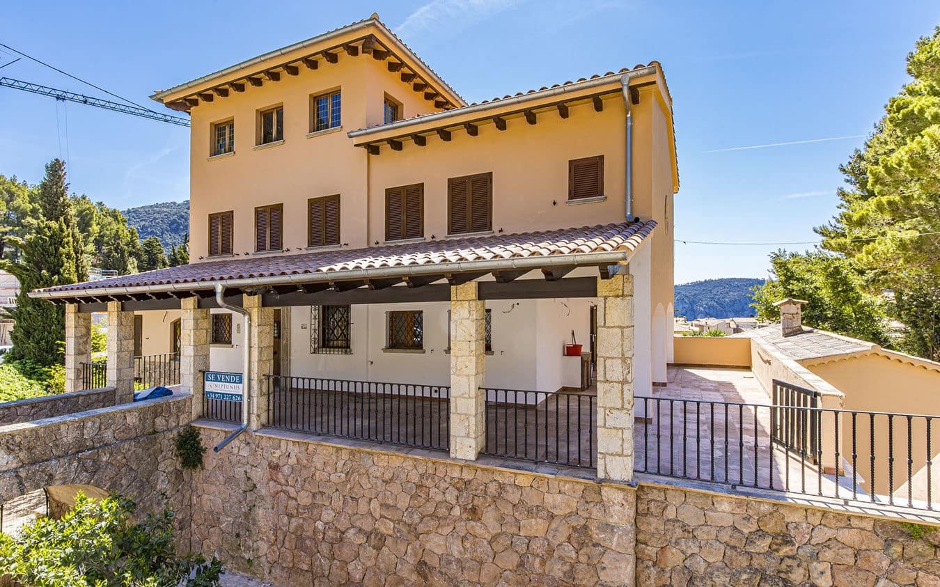 8 bedroom Villa for sale in Valldemosa with pool garage - € 2,750,000 (Ref: 9541838)