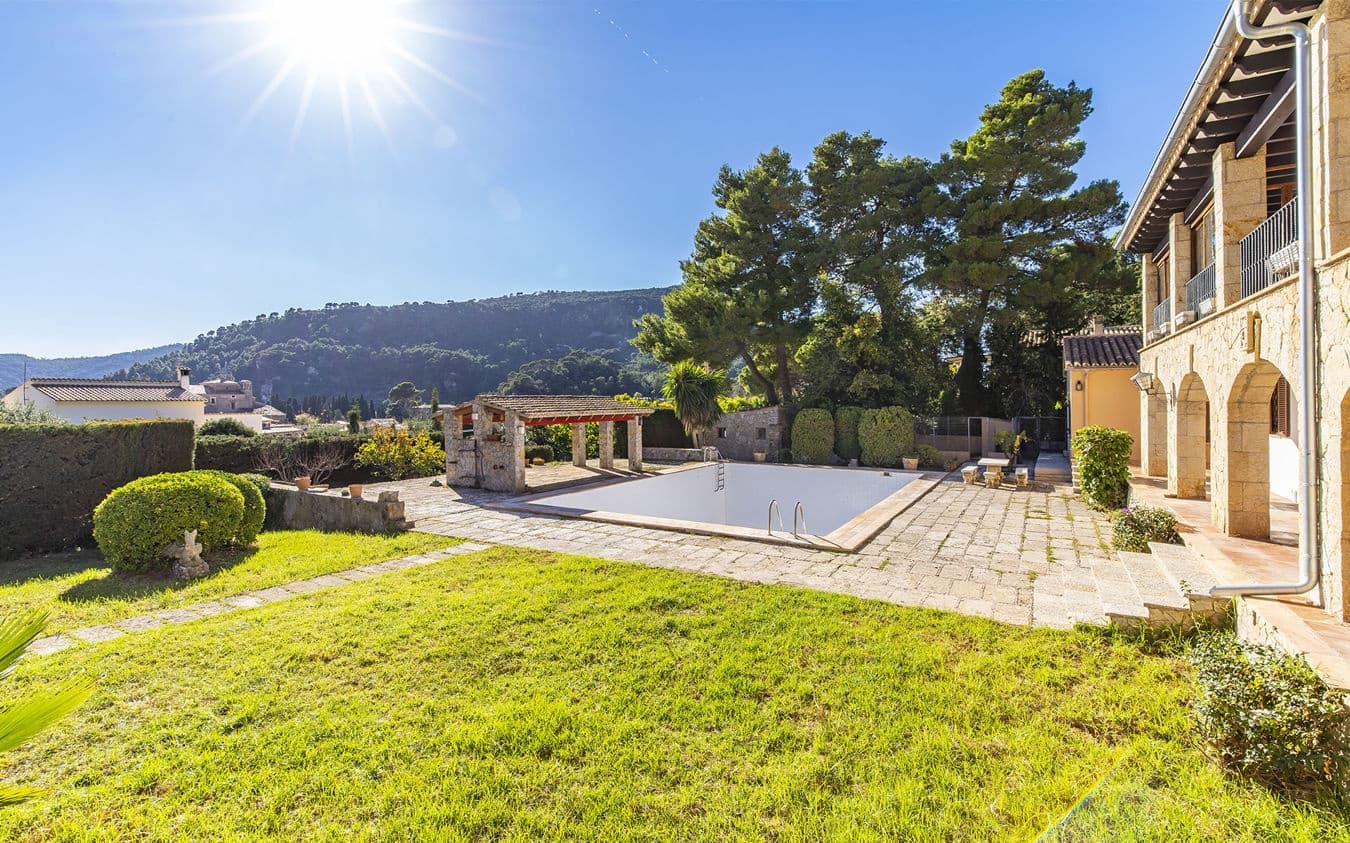 8 bedroom Villa for sale in Valldemosa with pool garage - € 2,750,000 (Ref: 9541838)