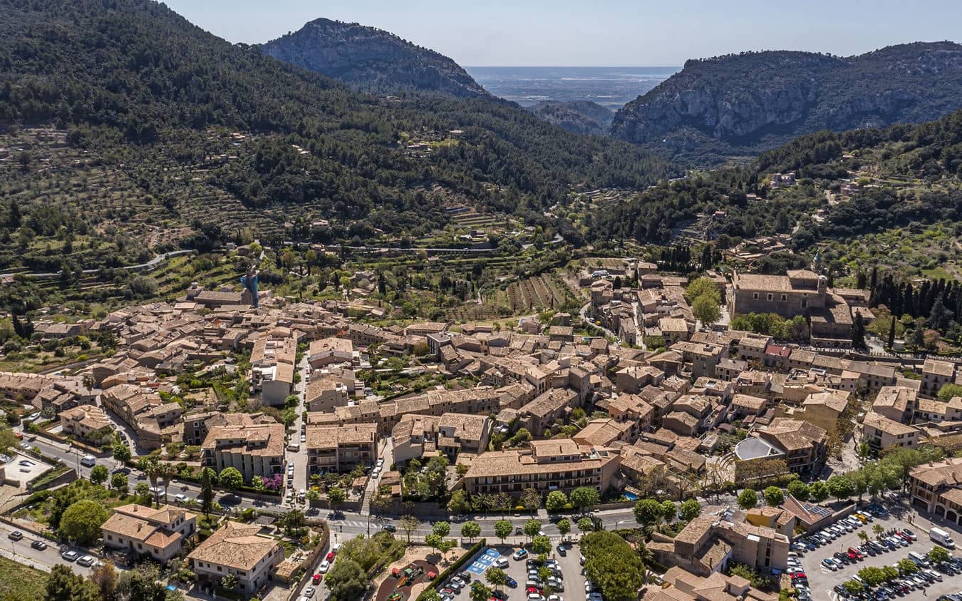 8 bedroom Villa for sale in Valldemosa with pool garage - € 2,750,000 (Ref: 9541838)