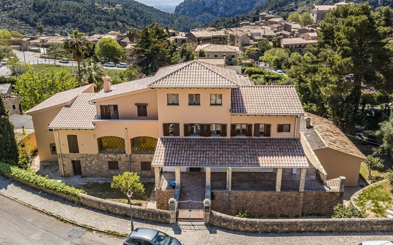 8 bedroom Villa for sale in Valldemosa with pool garage - € 2,750,000 (Ref: 9541838)
