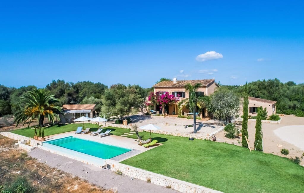 3 soveværelse Finca/Landehus til salg i Ses Salines med swimmingpool garage - € 1.950.000 (Ref: 9558369)