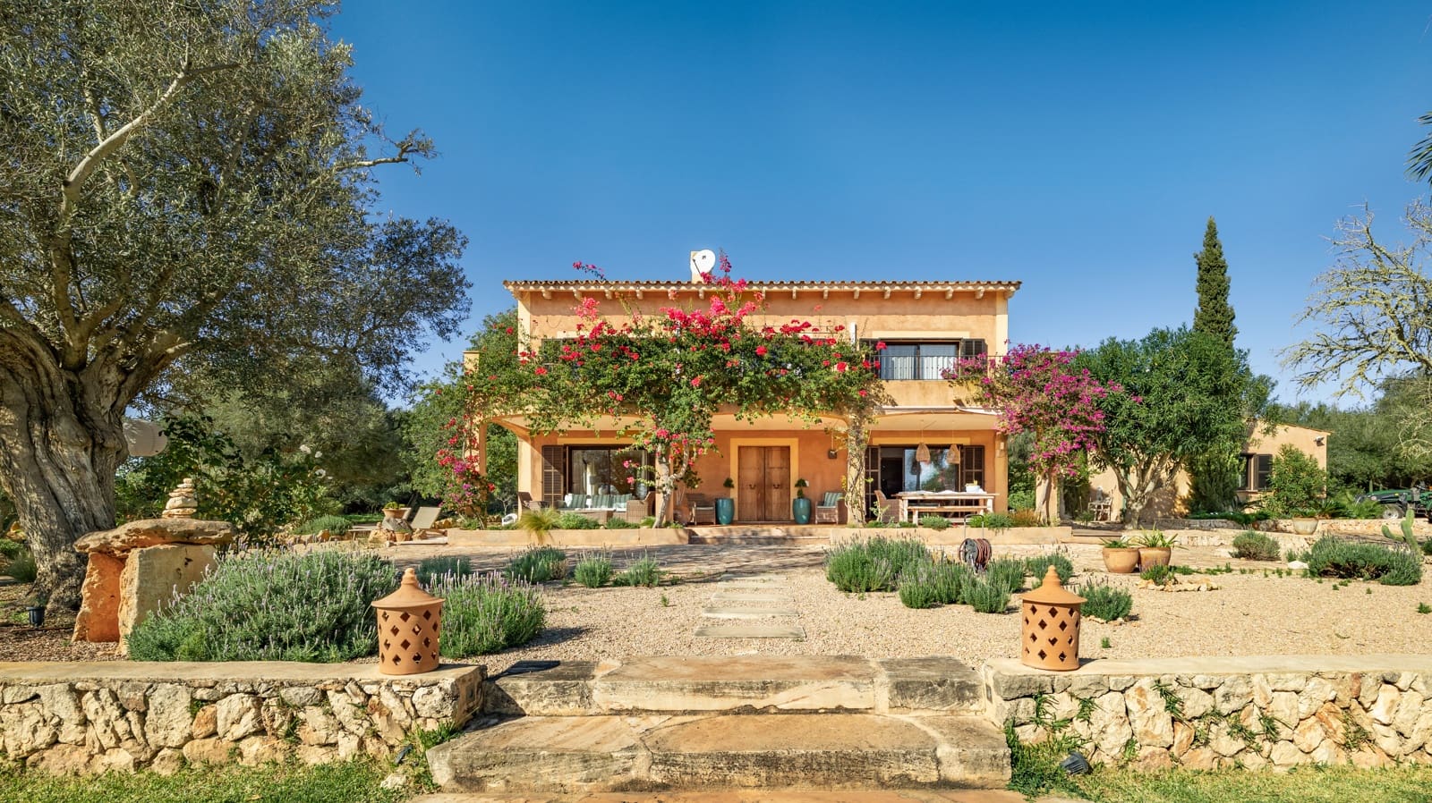 3 soveværelse Finca/Landehus til salg i Ses Salines med swimmingpool garage - € 1.950.000 (Ref: 9558369)