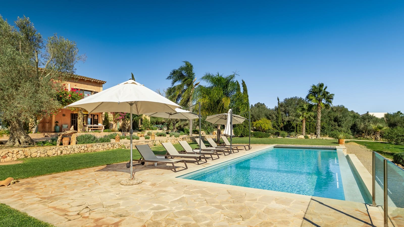 3 soveværelse Finca/Landehus til salg i Ses Salines med swimmingpool garage - € 1.950.000 (Ref: 9558369)