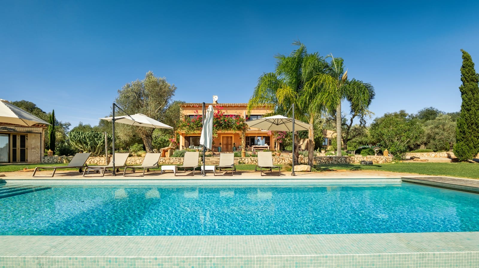 3 soveværelse Finca/Landehus til salg i Ses Salines med swimmingpool garage - € 1.950.000 (Ref: 9558369)