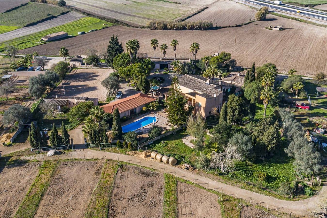 7 chambre Finca/Maison de Campagne à vendre à Montuiri avec piscine garage - 2 600 000 € (Ref: 9580054)