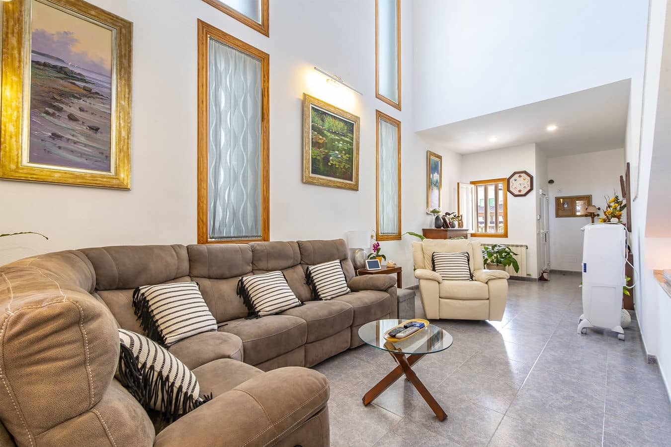 4 makuuhuone Huvila myytävänä paikassa Badia Gran mukana 
autotalli - 850 000 € (Ref: 9583158)