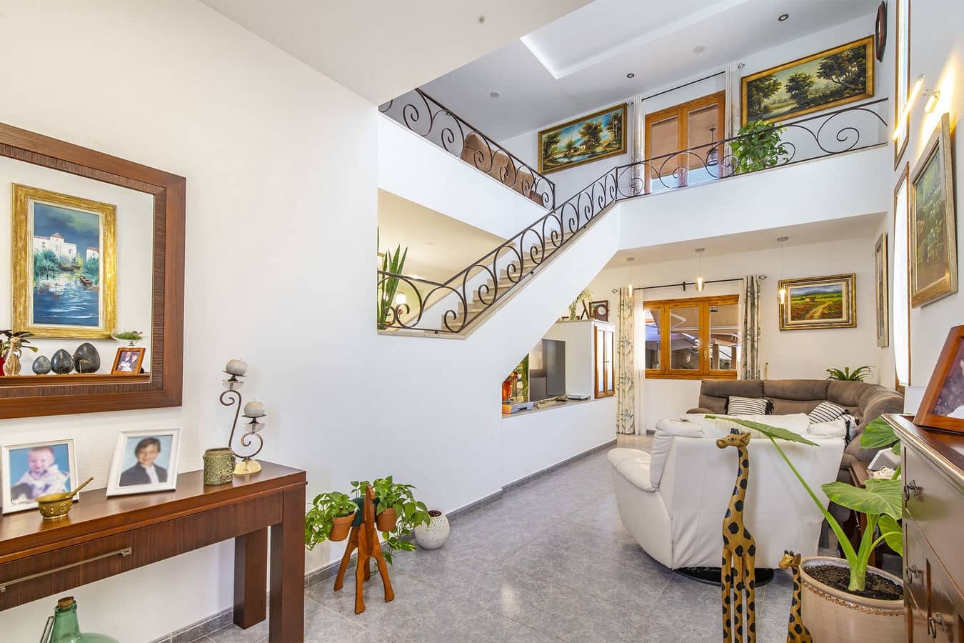 4 makuuhuone Huvila myytävänä paikassa Badia Gran mukana 
autotalli - 850 000 € (Ref: 9583158)