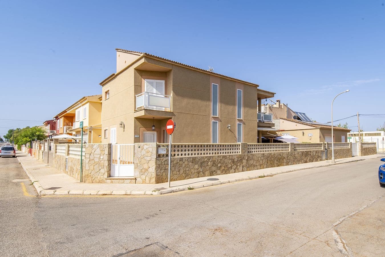 4 makuuhuone Huvila myytävänä paikassa Badia Gran mukana 
autotalli - 850 000 € (Ref: 9583158)